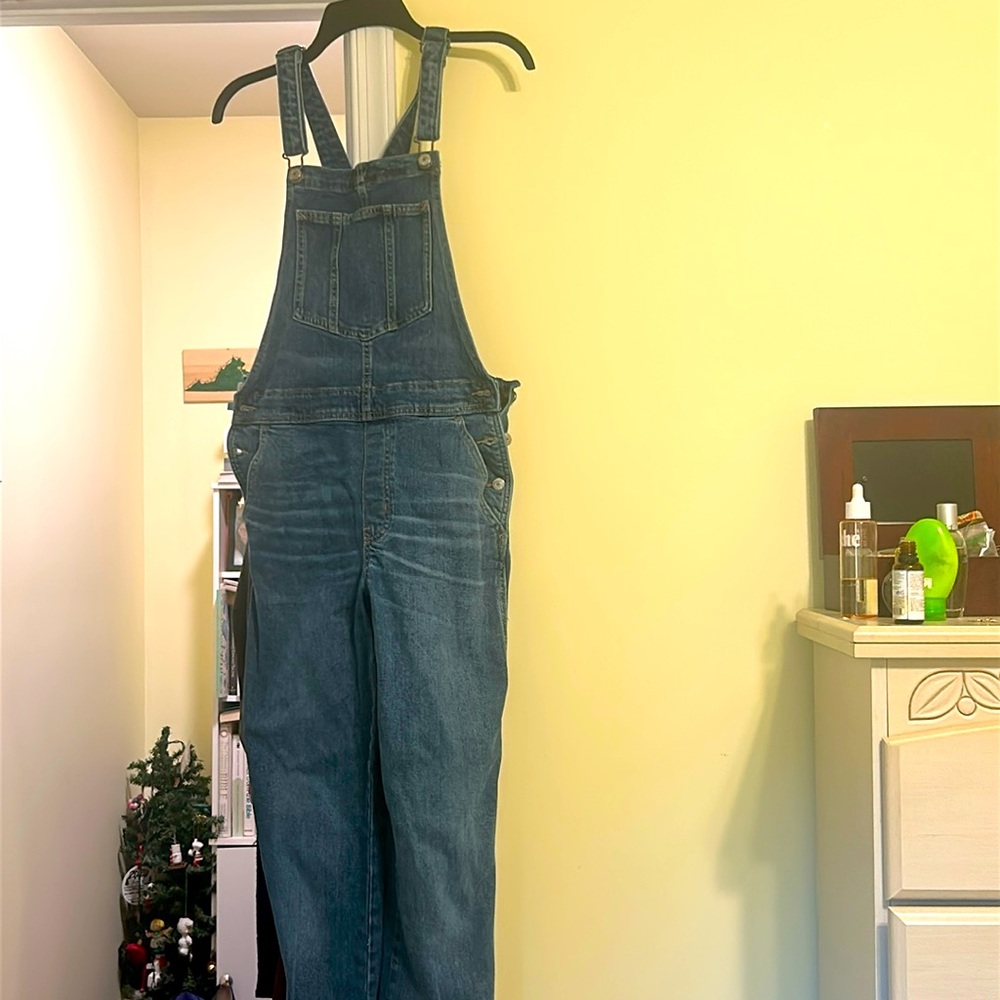 Old Navy Medium Wash Overalls 4 Tall NWOT